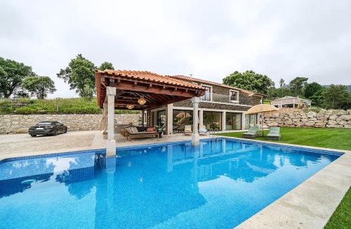 Vila Nova de Cerveira Villa | Oliveiral Villa with River View, Heated Pool & Jacuzzi