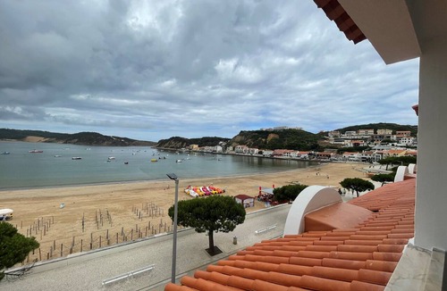 Sao Martinho do Porto Apartment | On the most beautiful beach, a fully renovated, fully equipped apartment that sleeps 10,