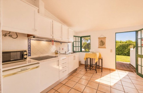 Moncarapacho e Fuseta Apartment | One bedroom apartment with access to a large shared swimming pool
