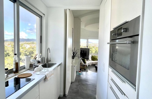 Cascais Condo | One bedroom plus extra room spacious apartment in Cascais center, mountain view