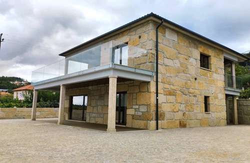 Vouzela Villa | Orchard House - 5 bedroom and Pateo