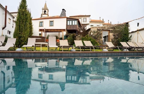 Provesende Apartment | Pátio Studio · Provesende, swimming pool, and vineyards