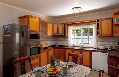 Estrela da Calheta House | Paradise House Calheta. Whole house with 3 bedrooms, 1 km from calheta beach