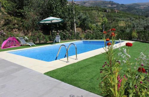 Resende Villa | Peaceful villa in São Martinho de Mouros with private pool