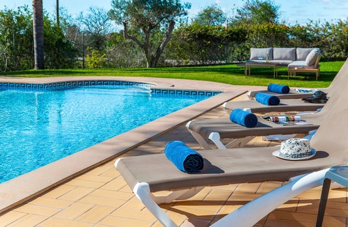 Silves Villa | Peaceful villa w/heatable pool in Pêra