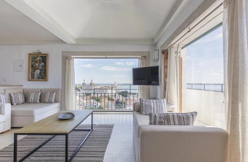 Santa Maria Maior Apartment | Penthouse Terrace 360º Lisbon View by LovelyStay