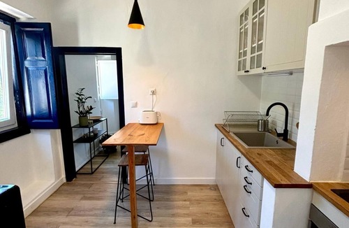 Praia das Macas Cottage | Pine & Apple Sintra Beach House – Calm Coastal Retreat Near the Sea
