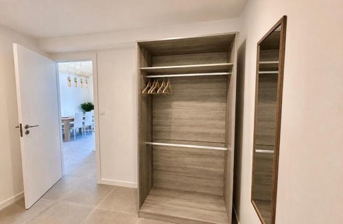 Sarge House | PineHills Retreat - AC - Near Lisbon and Santa Cruz