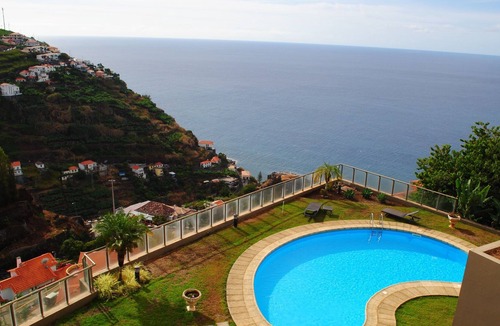 Estrela da Calheta Apartment | Plaza Bay - Apartment With Swimming Pool & Stunning Sea views