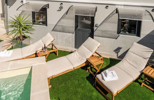 Sao Mamede de Infesta Apartment | Poolside Duo Retreat, Silva Brinco by HostWise