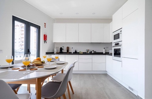 Portimao Apartment | Portimao Arade View Penthouse T3 Duplex with Parking, Private Terrace, Wi-Fi and Air Conditioning