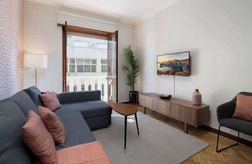 Cedofeita Apartment | Prized Spacious Flat | Balcony by HostWise