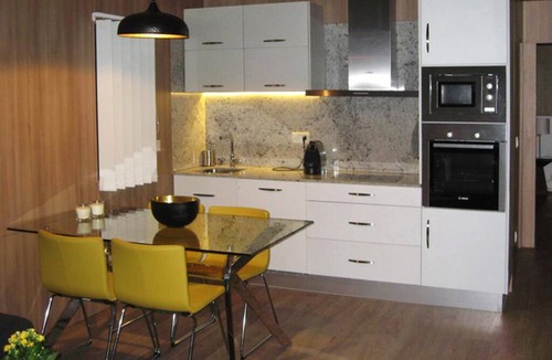 Arcos de Valdevez Cottage | Cabanas dos Netinhos, in Loureda, 2 houses with swimming pool and mountain views