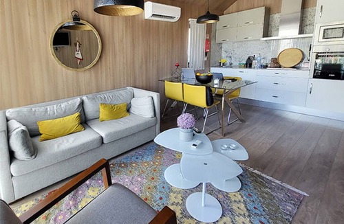 Arcos de Valdevez Cottage | Cabanas dos Netinhos, in Loureda, 2 houses with swimming pool and mountain views