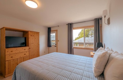 Ucluelet Cottage | Queen sleeper Studio suite in Ucluelet