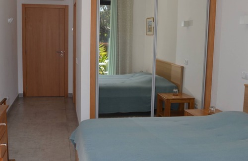 Penina Bed & Breakfast | Quiet room, surrounded by a superb golf course, town center and beach nearby.