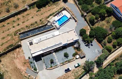 Moncarapacho e Fuseta Villa | Quinta das Oliveiras: country house, pool, parking, wifi, AC, beach nearby