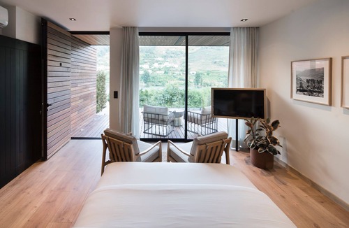 Mesao Frio House | Quinta de S. Bernardo Winery & Farmhouse