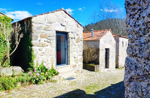 Mancelos Cottage | Quinta de Travancela | Carteiro House | Tranquillity | Pool