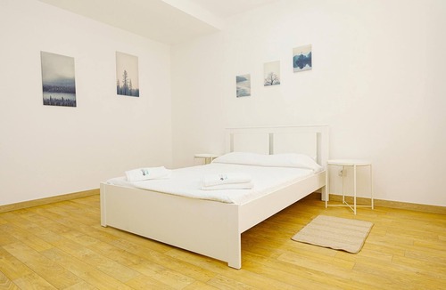 Alfarrobeira House | R - Bedroom 3 in Casa do Moinho Guesthouse