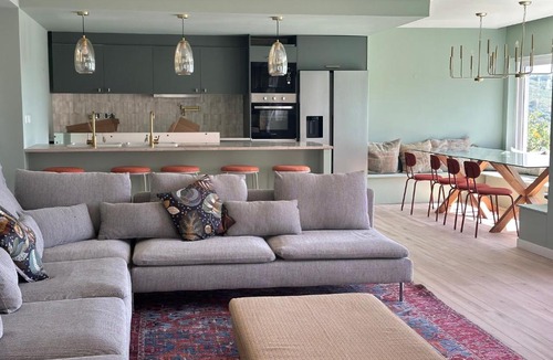 Barcarena Villa | Retreat Villa, Hot tub, BBQ