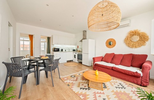 Linda-a-Velha Apartment | River View Terrace Apartment (C136)