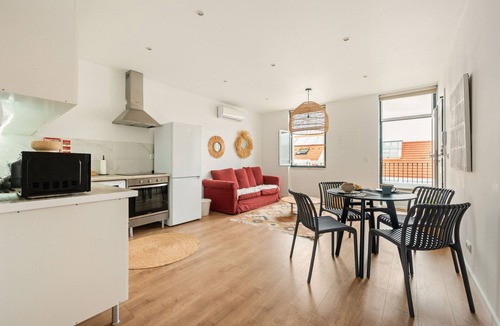 Linda-a-Velha Apartment | River View Terrace Apartment (C136)