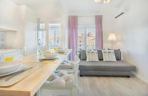 Casal da Ladeira Apartment | Roma Cozy Flat with Balcony