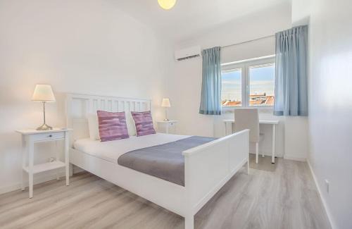 Casal da Ladeira Apartment | Roma Cozy Flat with Balcony