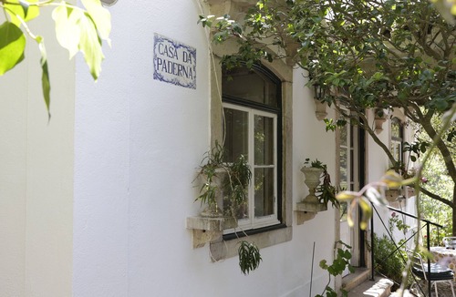 Sintra Ski Chalet | Romantic Challet in Old Town Sintra With Views. Pets are Welcome!