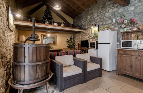Vila do Conde Apartment | Room 'Casa Do Caldas - Room 5' with Shared Pool, Shared Terrace and Wi-Fi