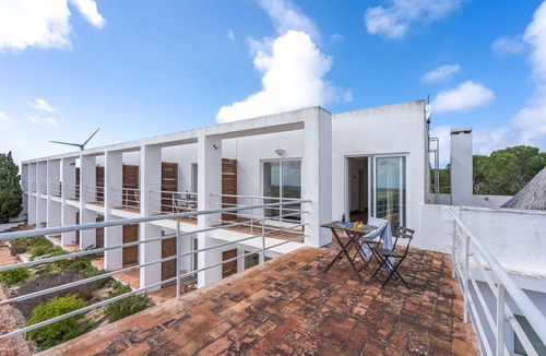 Espinhaco de Cao Apartment | Room 'Maio' with Sea View, Shared Pool and Wi-Fi