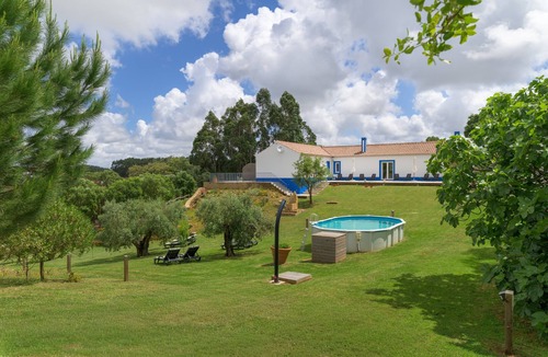 Sao Luis Apartment | Room 'Monte Do Sol 3' with Mountain View, Wi-Fi and Air Conditioning