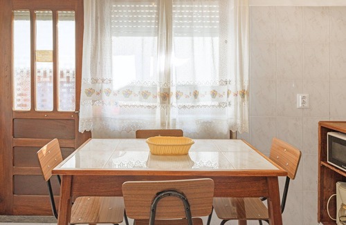 Baiona Apartment | Room 'Quarto Lilás' with Balcony and Wi-Fi