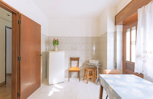Baiona Apartment | Room 'Quarto Lilás' with Balcony and Wi-Fi