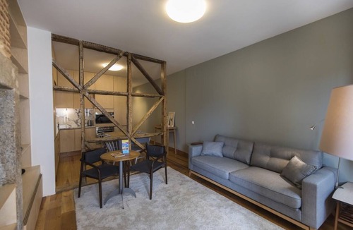 Santos Apartment | Rustic Flat at Lisbon`s Heart