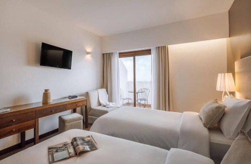 Laundos Hotel | Sao Felix Hotel Hillside and Nature