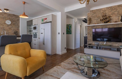 Costa de Caparica Apartment | Seaside Flat in Costa da Caparica by LovelyStay