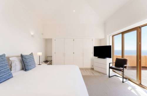 Lagos Hotel | Serene Retreat Near Santo António Golf Course - 6.6 miles away from the property