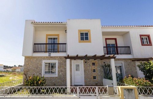 Famalicao Villa | Serene Villa - Perfect family retreat near Nazaré