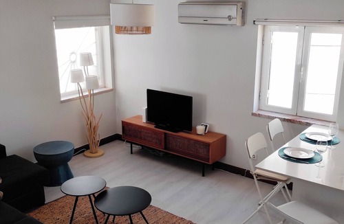 Santiago House | Sesimbra - Holiday home with sea view, 2 steps from the beach