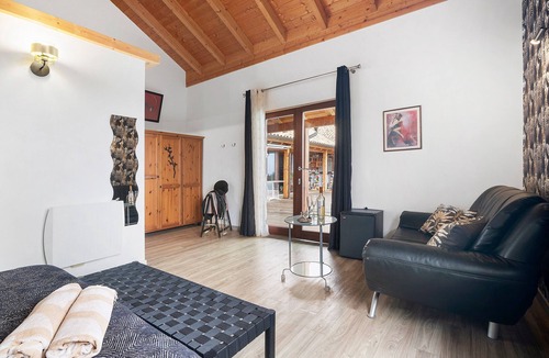 Monte da Charneca Apartment | Sevilha Room – Naturist B&B for Couples