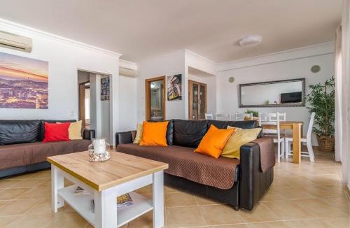 Guia Apartment | Spacious 3BR Flat in Guia – Minutes from Zoomarine & Beaches