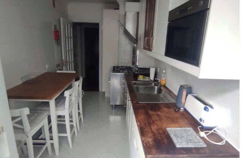 Alfornelos Apartment | Spacious Contemporary 3BDR Apartment