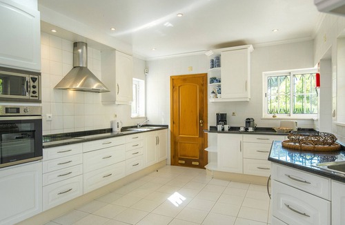 Almancil Villa | Spacious Family Villa with Pool in Vale do Lobo