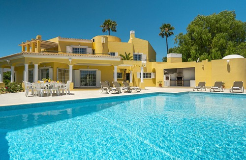 Almancil Villa | Spacious Family Villa with Pool in Vale do Lobo