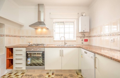 Famalicao House | Spacious gem in the heart of Nazaré