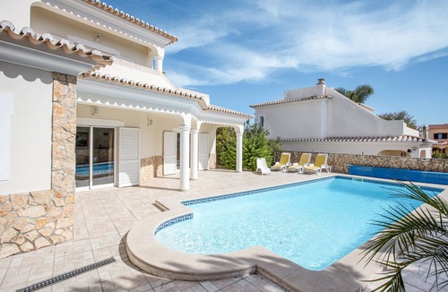 Carvoeiro Villa | Spacious Holiday Home "Casa das Romanzeiras" with Pool, Garden and Terraces