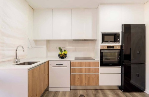 Ermesinde Apartment | Spacious & Stylish Flat with Garage by HostWise