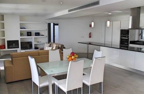 Estreito da Calheta Villa | Spectacular Calheta Villa | Villa Cliffscape | 3 Bedrooms | Panoramic Sea View